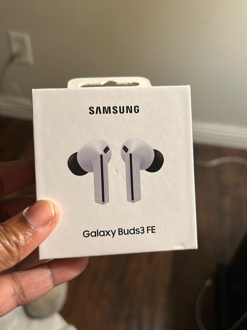 Samsung White Earbuds Box with Retail Packaging